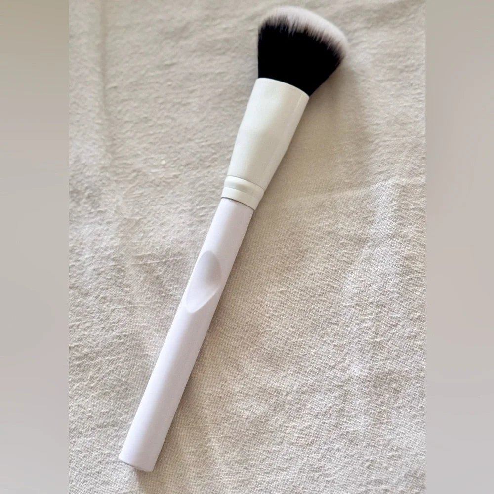 CROWN White Makeup Brush Blush Brush